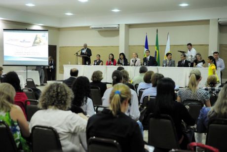 Estado e municípios debatem formas de melhorar o atendimento socioassistencial para população