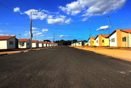 Governo entrega 480 casas para famílias de baixa renda em Sinop