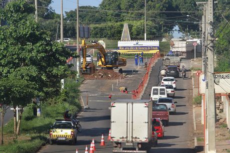 Obras de drenagem exigem interdição parcial da Miguel Sutil