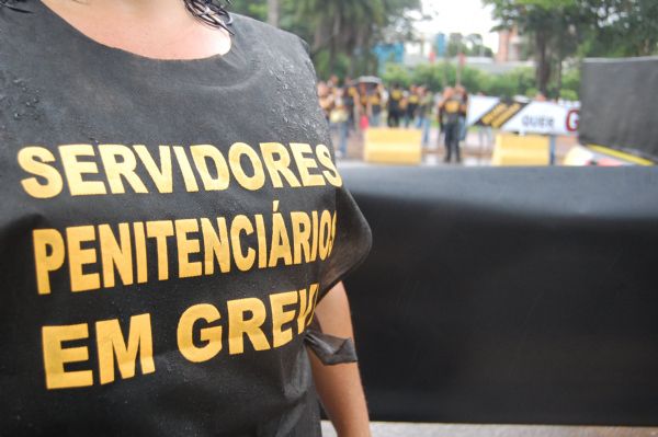 Justiça manda agentes penitenciários manterem 70% do efetivo durante greve