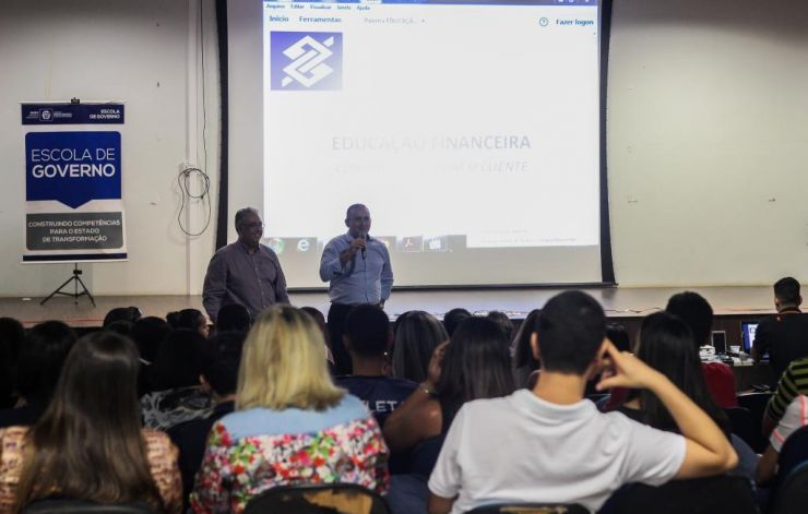 Palestra ensina caminho da saúde financeira a servidores