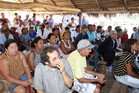 Produtores discutem alternativas para comercializar produção de mandioca