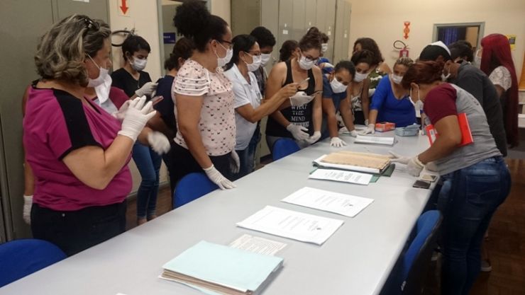 Acadêmicos de Biblioteconomia da UFMT de Rondonópolis visitam Arquivo Público