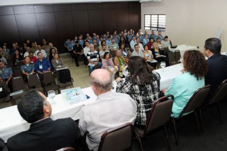 Seminário discute e elabora diretrizes para construção do Plano Estadual de Educação em Direitos Humanos