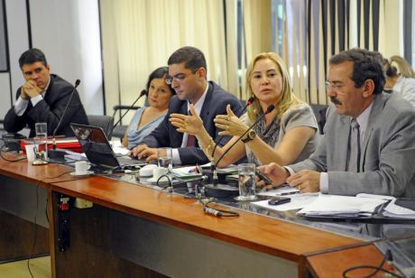 Secretária Roseli Barbosa participa da primeira reunião do Fonseas de 2012